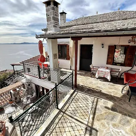 The Pagasetic Balcony - Magestic Sea Vila